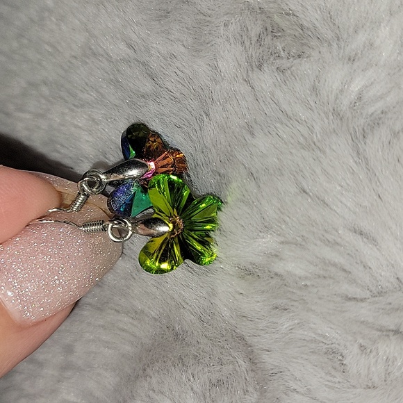 2 pairs of fish hook earrings worn once LIKE NEW - Picture 5 of 5